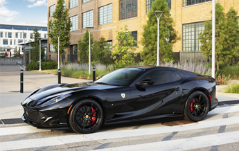 FormulaOne Pinnacle proporciona estilo elegante de modernización a Ferrari negro 
